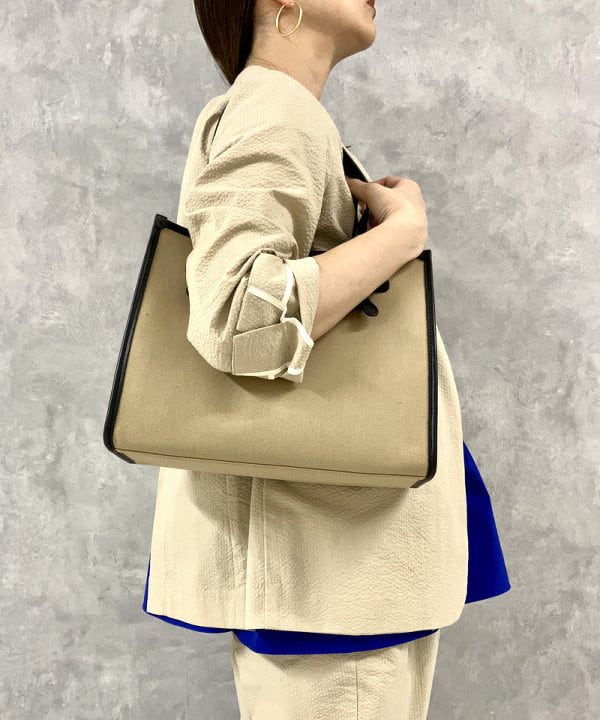 西村 章代さんの「BEAMS WOMEN｜コンビ ティアード プルオーバー」を使ったコーディネート