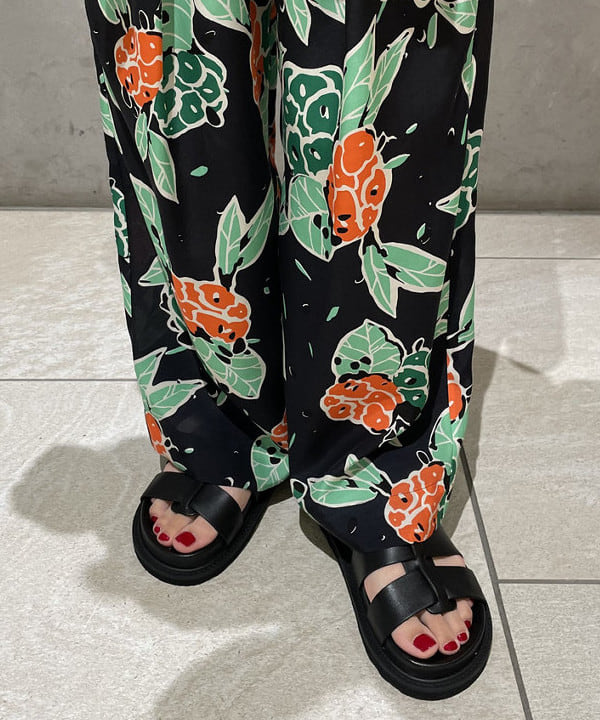 高木 菜央さんの「BEAMS WOMEN｜コンビ ティアード プルオーバー」を使ったコーディネート