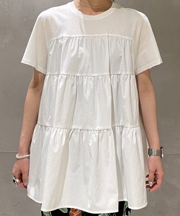 高木 菜央さんの「BEAMS WOMEN｜コンビ ティアード プルオーバー」を使ったコーディネート