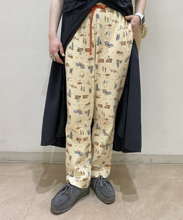 木村 海侑さんの「BEAMS WOMEN｜BEAMS BOY / キャンプ プリント サーマル イージーパンツ」を使ったコーディネート