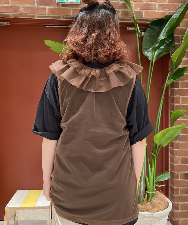 エノモト アミさんの「BEAMS WOMEN｜Ray BEAMS / チュール フリルカラー ノースリーブ トップス」を使ったコーディネート