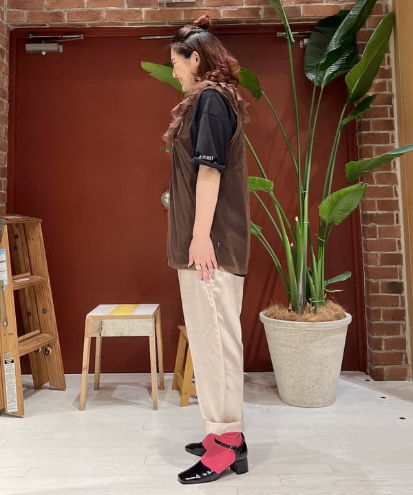 エノモト アミさんの「BEAMS WOMEN｜Ray BEAMS / チュール フリルカラー ノースリーブ トップス」を使ったコーディネート