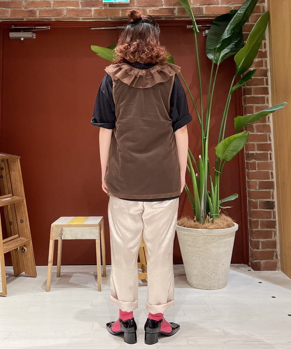 エノモト アミさんの「BEAMS WOMEN｜Ray BEAMS / チュール フリルカラー ノースリーブ トップス」を使ったコーディネート