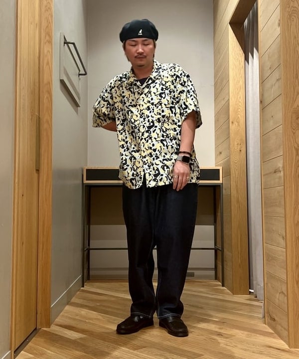 新里 京介さんの「BEAMS WOMEN｜ワイド テーパード デニム」を使ったコーディネート