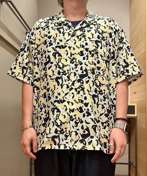 新里 京介さんの「BEAMS WOMEN｜ワイド テーパード デニム」を使ったコーディネート