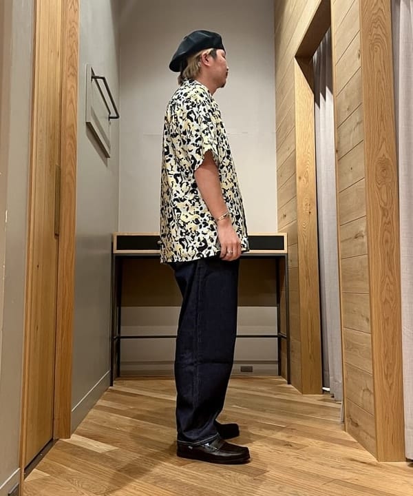 新里 京介さんの「BEAMS WOMEN｜ワイド テーパード デニム」を使ったコーディネート