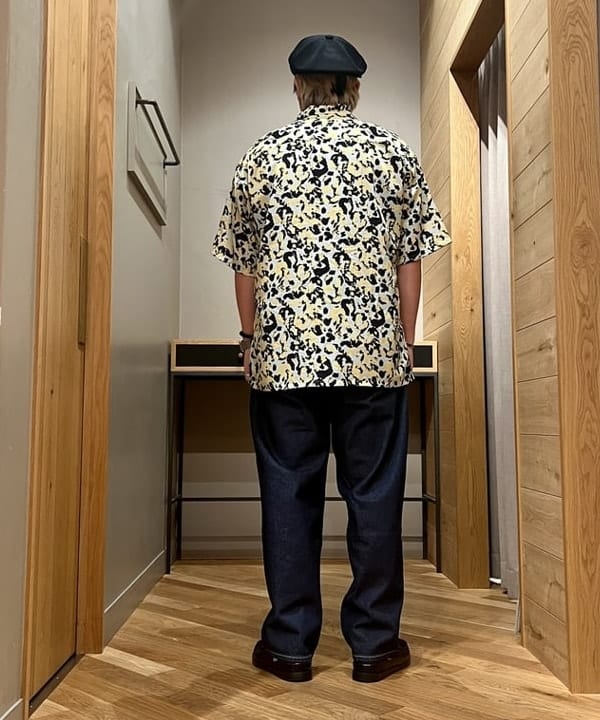 新里 京介さんの「BEAMS WOMEN｜ワイド テーパード デニム」を使ったコーディネート