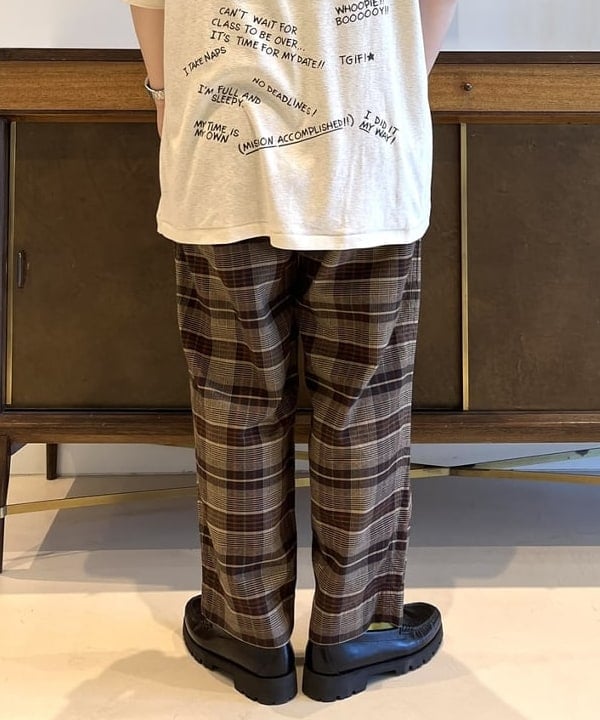 カスタニ モモノさんの「BEAMS WOMEN｜BEAMS BOY / メッセージ プリント Tシャツ」を使ったコーディネート