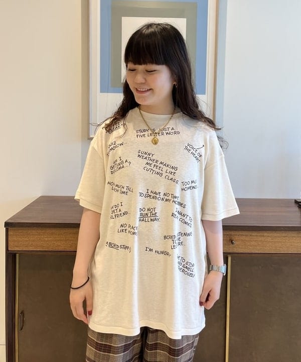 カスタニ モモノさんの「BEAMS WOMEN｜BEAMS BOY / メッセージ プリント Tシャツ」を使ったコーディネート