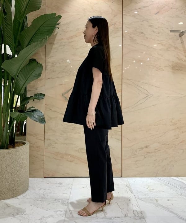 関 桂子さんの「BEAMS WOMEN｜コンビ ティアード プルオーバー」を使ったコーディネート