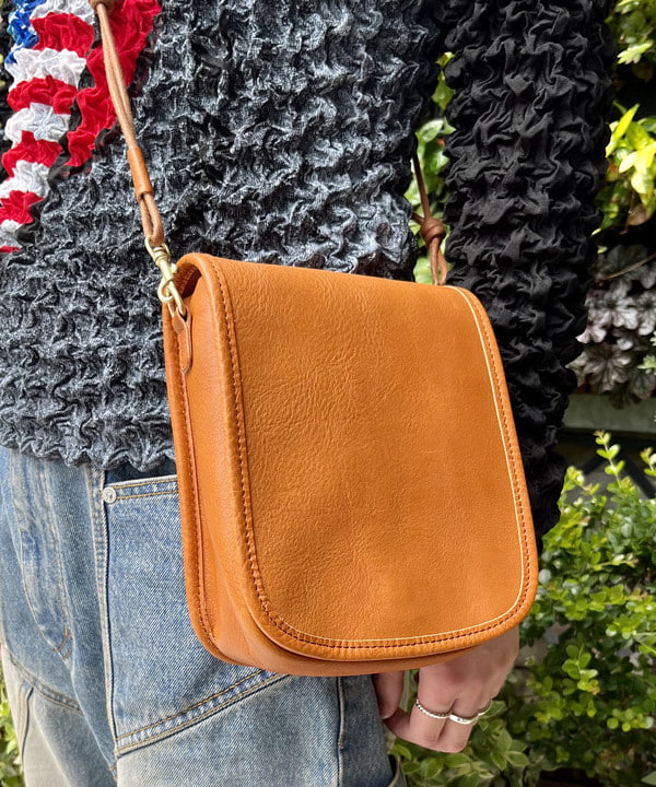 トラ吉さんの「BEAMS WOMEN｜SLOW/ 別注 Flap Shoulder Bag」を使ったコーディネート