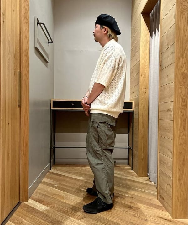 新里 京介さんの「BEAMS WOMEN｜BEAMS / ビッグ 6ポケット カーゴパンツ」を使ったコーディネート