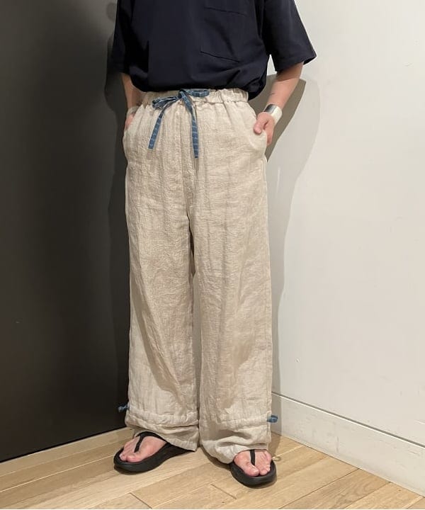 土田 達也さんの「BEAMS WOMEN｜HOKA ONE ONE / ORA Recovery Flip」を使ったコーディネート