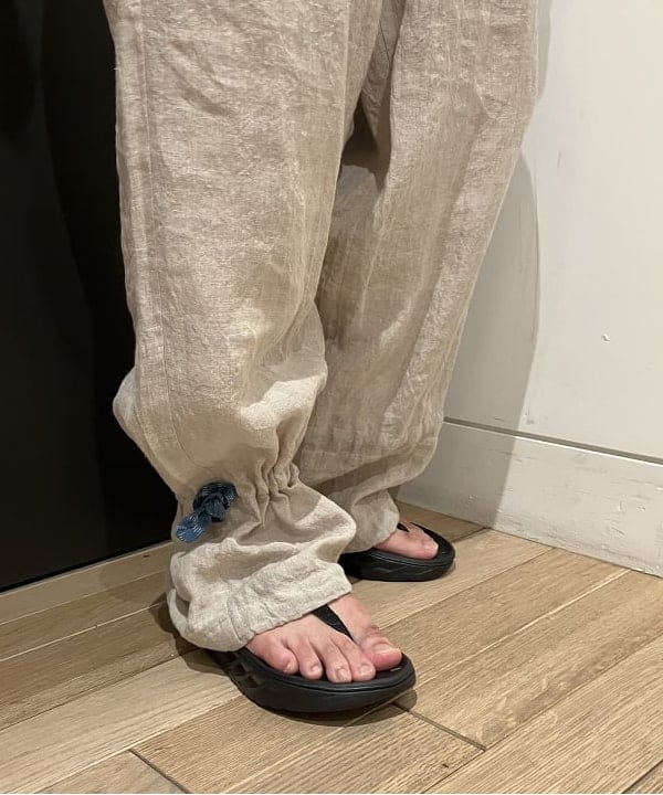 土田 達也さんの「BEAMS WOMEN｜HOKA ONE ONE / ORA Recovery Flip」を使ったコーディネート