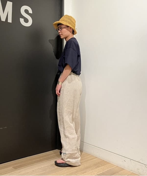 土田 達也さんの「BEAMS WOMEN｜HOKA ONE ONE / ORA Recovery Flip」を使ったコーディネート