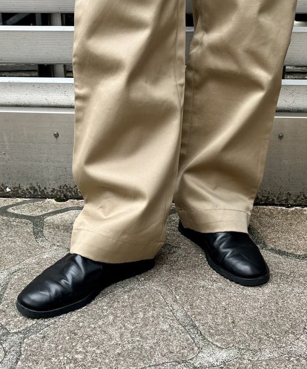 ミナミマリコさんの「BEAMS WOMEN｜【別注】BUZZ RICKSON'S / チノパンツ」を使ったコーディネート