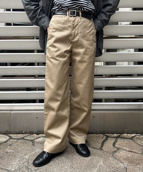 ミナミマリコさんの「BEAMS WOMEN｜【別注】BUZZ RICKSON'S / チノパンツ」を使ったコーディネート