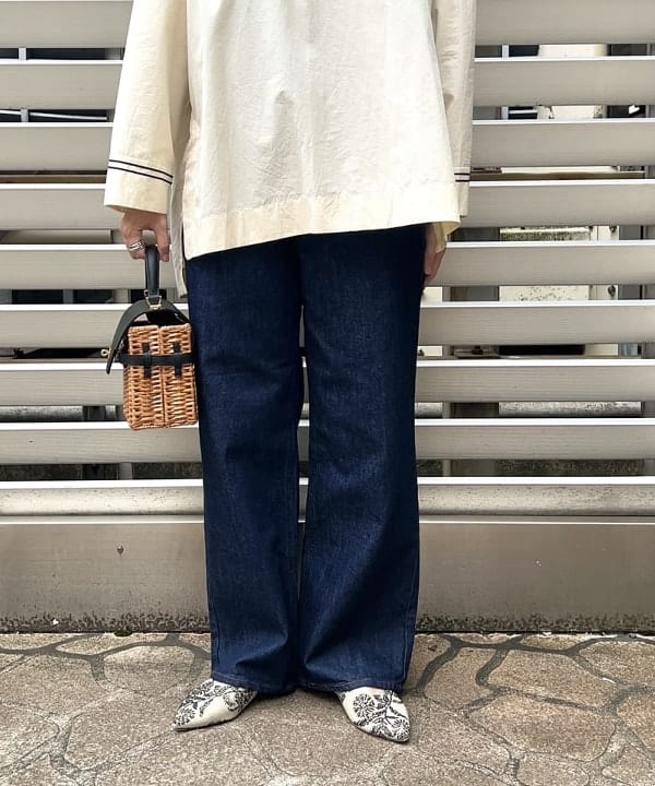 千田 静香さんの「BEAMS WOMEN｜upper hights × Demi-Luxe BEAMS / 別注 THE NIECE デニムパンツ」を使ったコーディネート