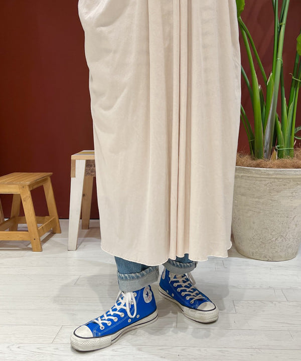 エノモト アミさんの「BEAMS WOMEN｜BEAMS BOY / ジャージー ギャザー ワンピース 23SS」を使ったコーディネート