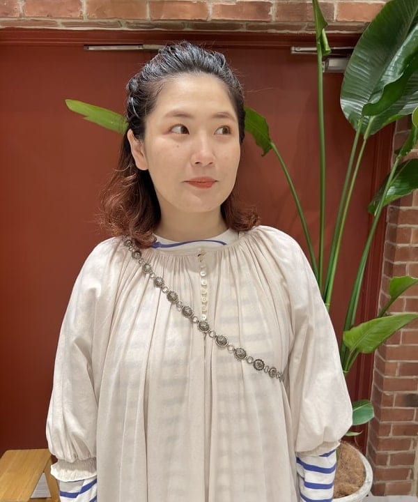 エノモト アミさんの「BEAMS WOMEN｜BEAMS BOY / ジャージー ギャザー ワンピース 23SS」を使ったコーディネート