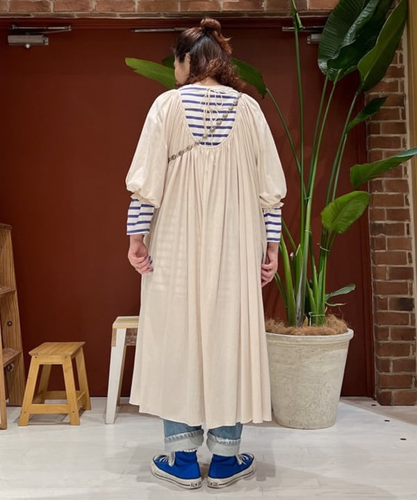 エノモト アミさんの「BEAMS WOMEN｜BEAMS BOY / ジャージー ギャザー ワンピース 23SS」を使ったコーディネート