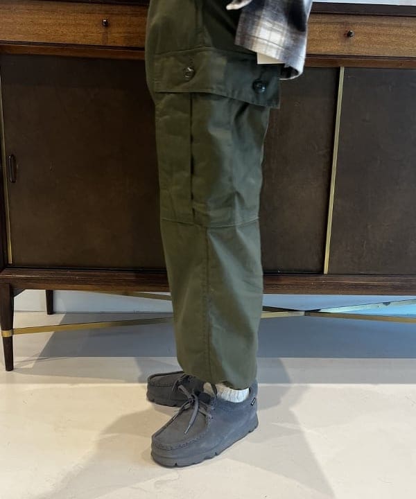 サワイさんの「BEAMS WOMEN｜【別注】BUZZ RICKSON'S / ポプリン アーミーパンツ」を使ったコーディネート