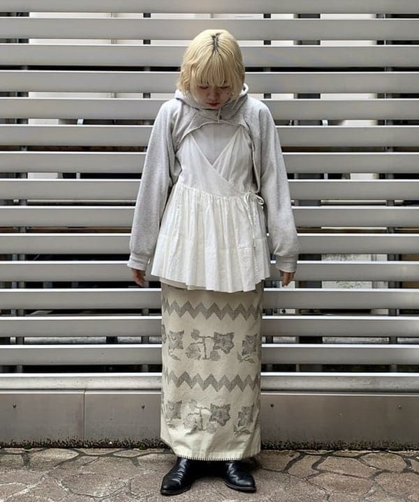 ナツハさんの「BEAMS WOMEN｜BEAMS BOY / フラワー エンブプリント スカート」を使ったコーディネート
