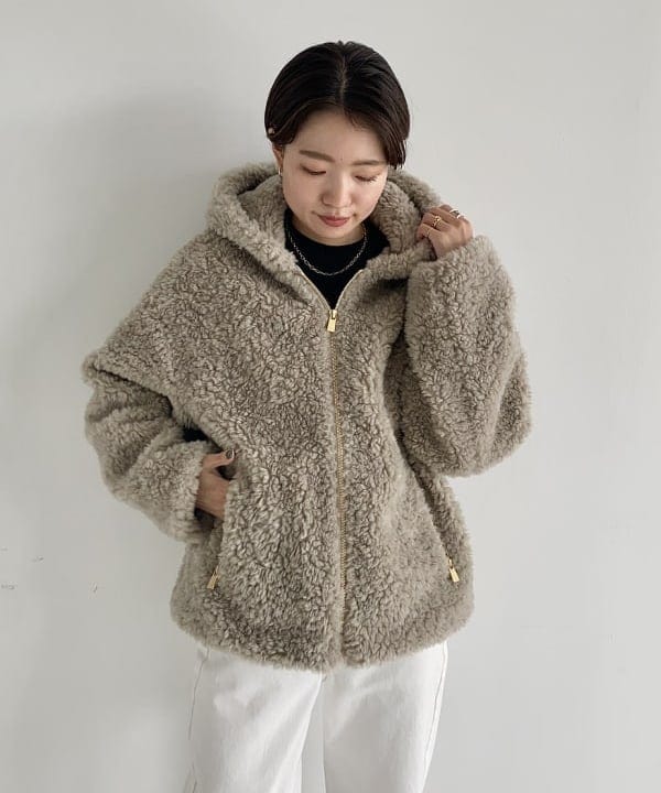 SANOさんの「BEAMS WOMEN｜TATRAS / IPAMA ボア フードジャケット」を使ったコーディネート