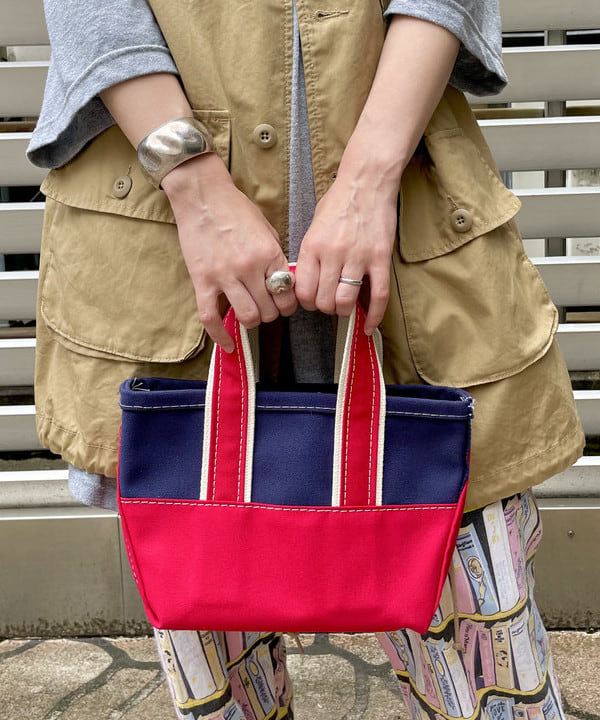 コウリキ　マミさんの「BEAMS WOMEN｜L.L.Bean × BEAMS PLUS ＆ BEAMS BOY / Deep Bottom Deluxe Boat and Tote Mini」を使ったコーディネート