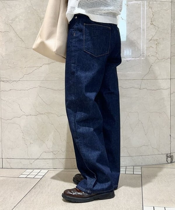 篠崎 香月さんの「BEAMS WOMEN｜upper hights &times; Demi-Luxe BEAMS / 別注 THE NIECE デニムパンツ」を使ったコーディネート