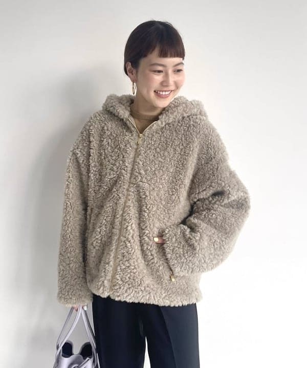 Ichika Hondaさんの「BEAMS WOMEN｜【WEB限定】TATRAS / IPAMA ボア フードジャケット」を使ったコーディネート