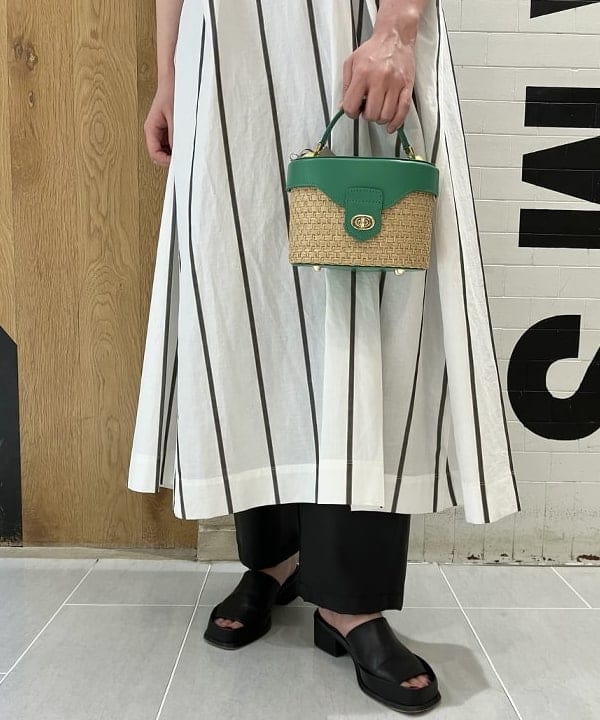 CHIHIROさんの「BEAMS WOMEN｜CHRISTIAN VILLA × Demi-Luxe BEAMS / 別注 ストロー バニティーバッグ」を使ったコーディネート