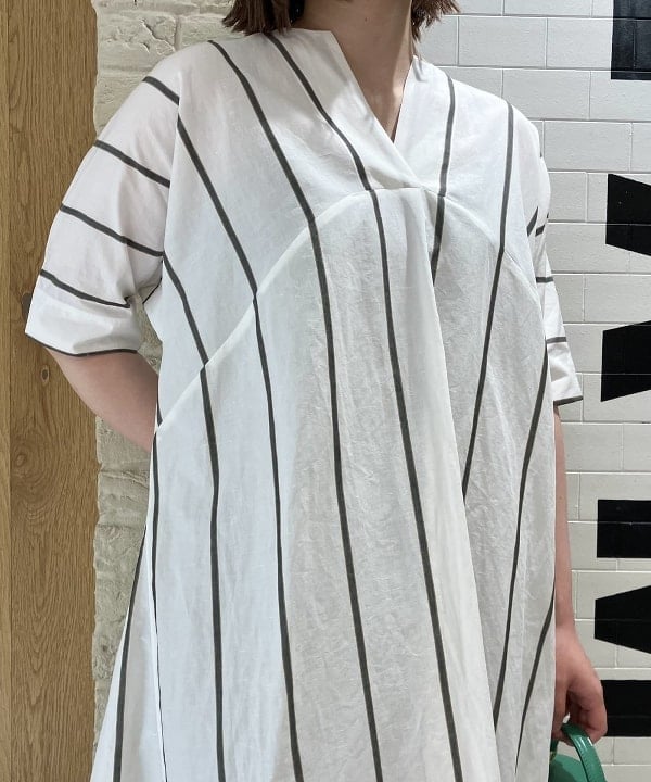 CHIHIROさんの「BEAMS WOMEN｜CHRISTIAN VILLA × Demi-Luxe BEAMS / 別注 ストロー バニティーバッグ」を使ったコーディネート