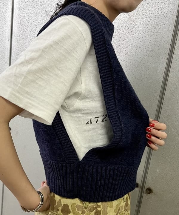 ミナミマリコさんの「BEAMS WOMEN｜WAREHOUSE & CO. / 別注 ステンシル13 Tシャツ」を使ったコーディネート