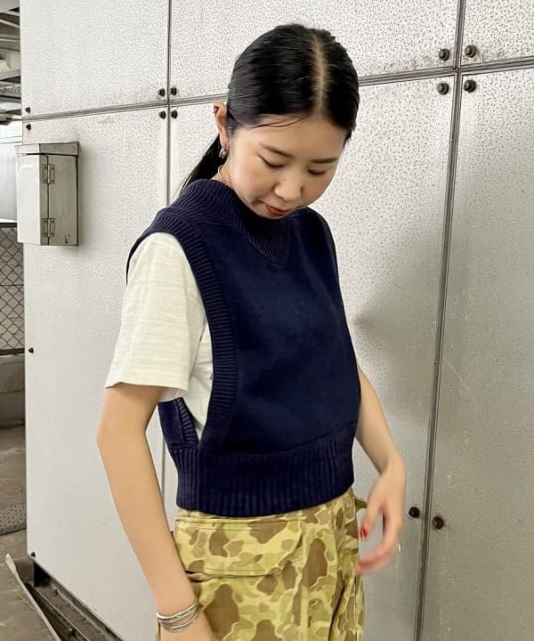 ミナミマリコさんの「BEAMS WOMEN｜WAREHOUSE & CO. / 別注 ステンシル13 Tシャツ」を使ったコーディネート