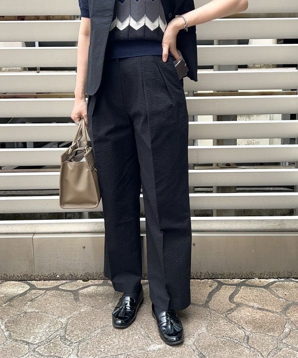 千田 静香さんの「BEAMS WOMEN｜Demi-Luxe BEAMS / コンパートメント ミニバッグ」を使ったコーディネート