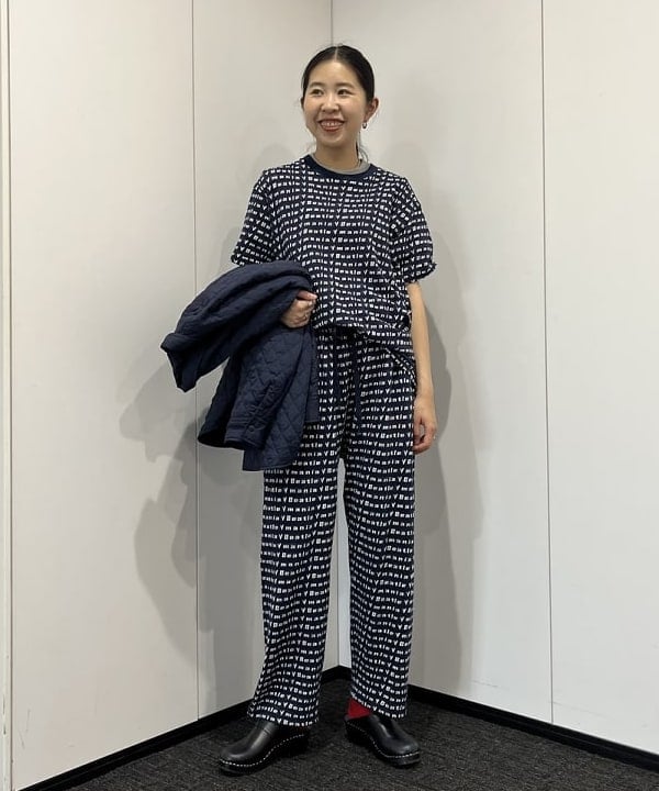 ミナミマリコさんの「BEAMS WOMEN｜WAREHOUSE & CO. / 別注 ステンシル13 Tシャツ」を使ったコーディネート