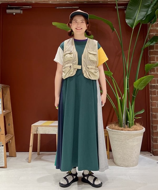 エノモト アミさんの「BEAMS WOMEN｜Chaco × BEAMS BOY / 別注 Z CLOUD 23SS」を使ったコーディネート