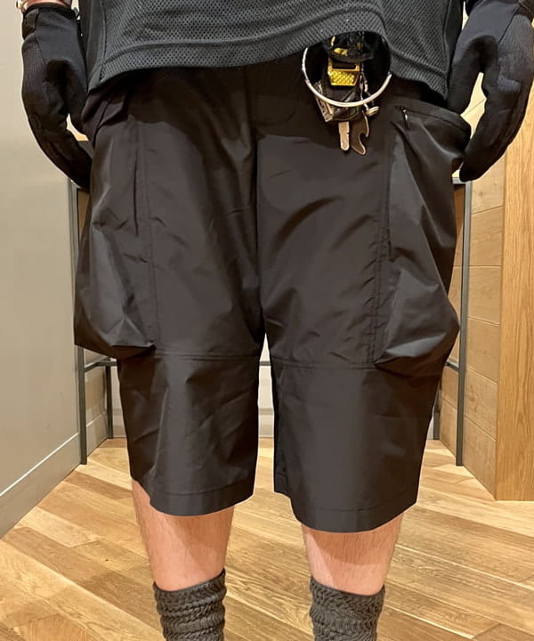 新里 京介さんの「BEAMS WOMEN｜MECHANIX WEAR / THE ORIGINAL(R) ワークグローブ」を使ったコーディネート