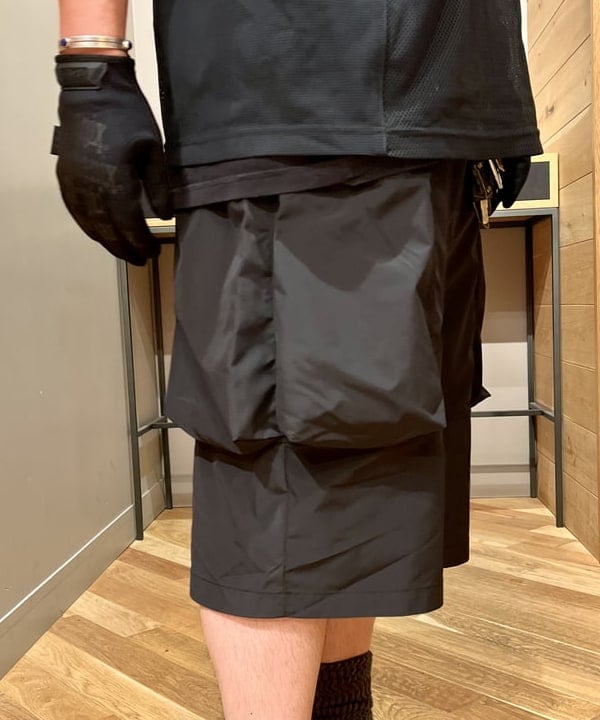 新里 京介さんの「BEAMS WOMEN｜MECHANIX WEAR / THE ORIGINAL(R) ワークグローブ」を使ったコーディネート