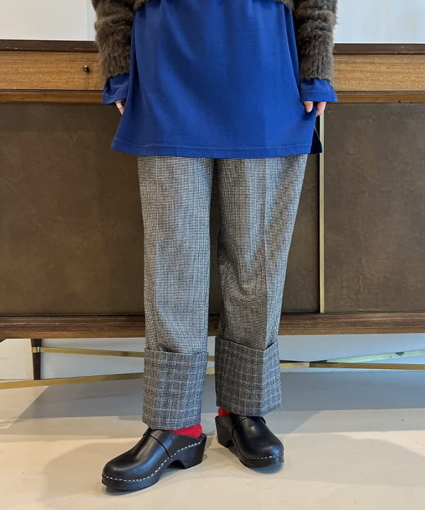 ミナミマリコさんの「BEAMS WOMEN｜WAREHOUSE & CO. / 別注 ステンシル13 Tシャツ」を使ったコーディネート