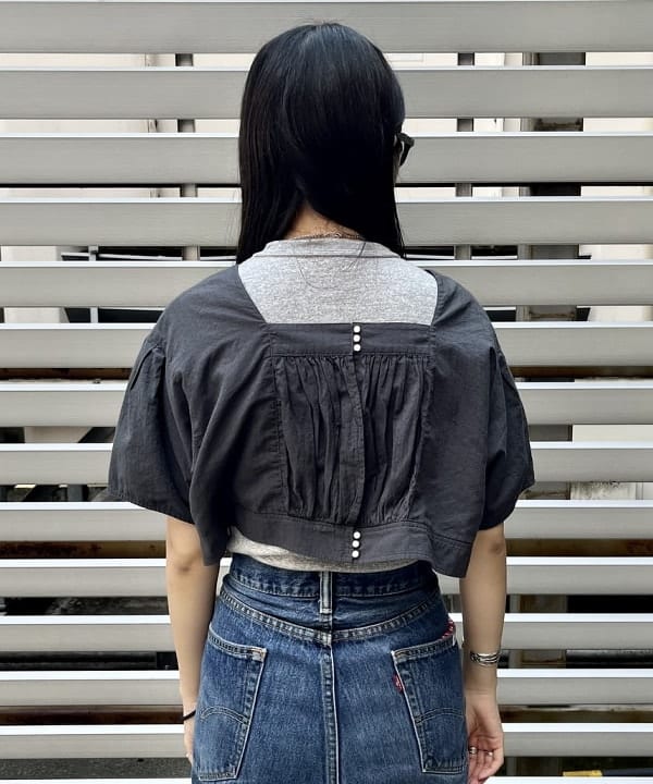 ミナミマリコさんの「BEAMS WOMEN｜WAREHOUSE & CO. / 別注 ステンシル13 Tシャツ」を使ったコーディネート