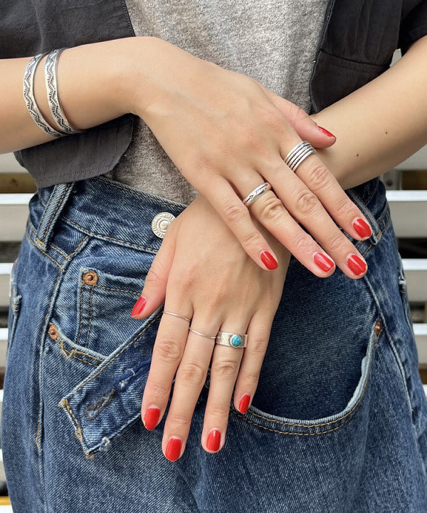 ミナミマリコさんの「BEAMS WOMEN｜WAREHOUSE & CO. / 別注 ステンシル13 Tシャツ」を使ったコーディネート