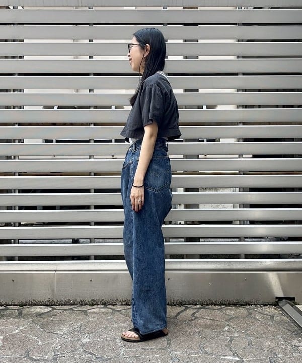 ミナミマリコさんの「BEAMS WOMEN｜WAREHOUSE & CO. / 別注 ステンシル13 Tシャツ」を使ったコーディネート