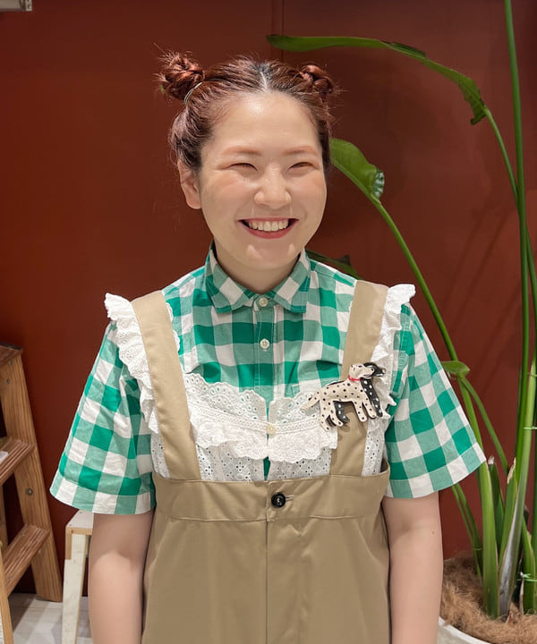 エノモト アミさんの「BEAMS WOMEN｜BEAMS BOY / BBロゴ ショップバック」を使ったコーディネート