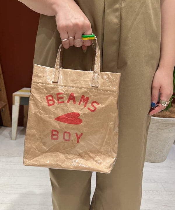 エノモト アミさんの「BEAMS WOMEN｜BEAMS BOY / BBロゴ ショップバック」を使ったコーディネート