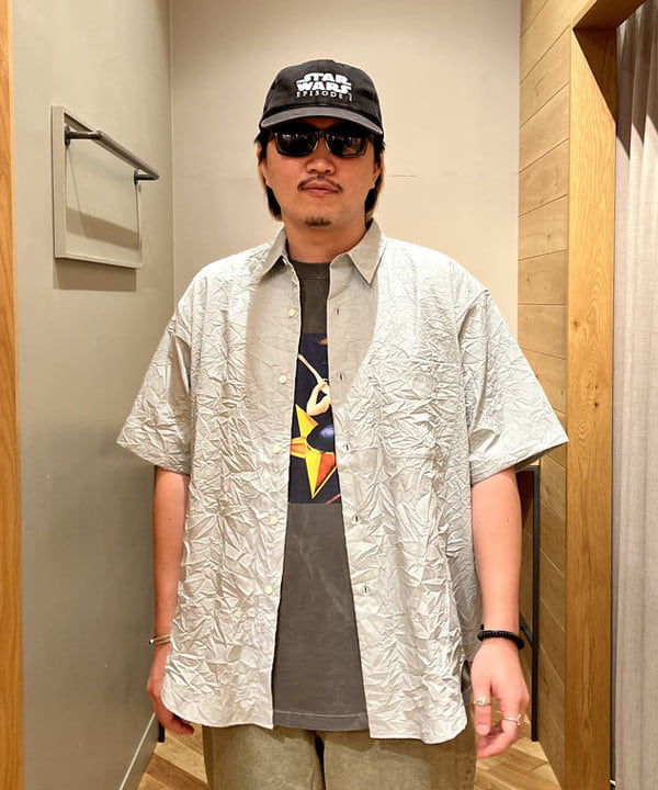 新里 京介さんの「BEAMS WOMEN｜ワイド テーパード デニム」を使ったコーディネート