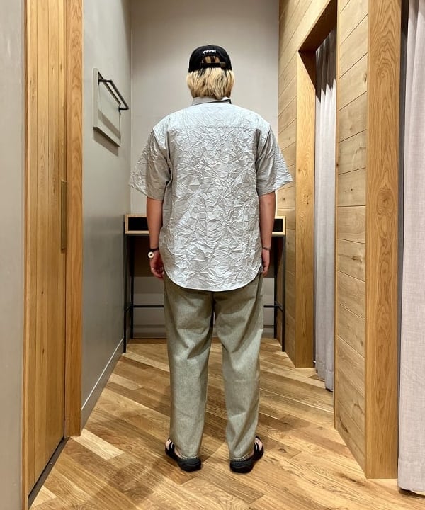 新里 京介さんの「BEAMS WOMEN｜ワイド テーパード デニム」を使ったコーディネート