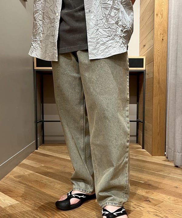 新里 京介さんの「BEAMS WOMEN｜ワイド テーパード デニム」を使ったコーディネート