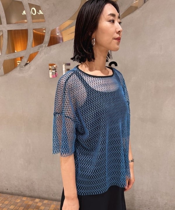 川口 恵さんの「BEAMS WOMEN｜Ray BEAMS / メタリック トング サンダル」を使ったコーディネート